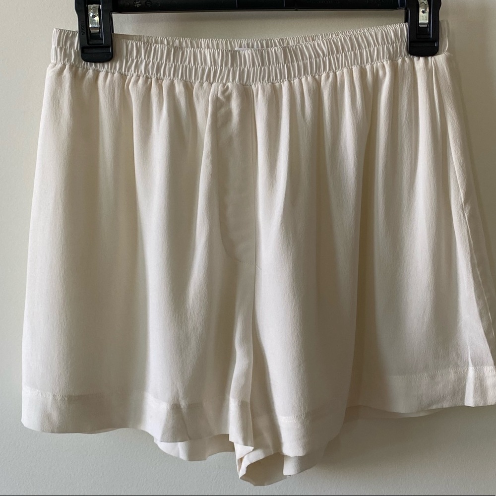 Aritzia Babaton Silk Ecru Shorts size 4